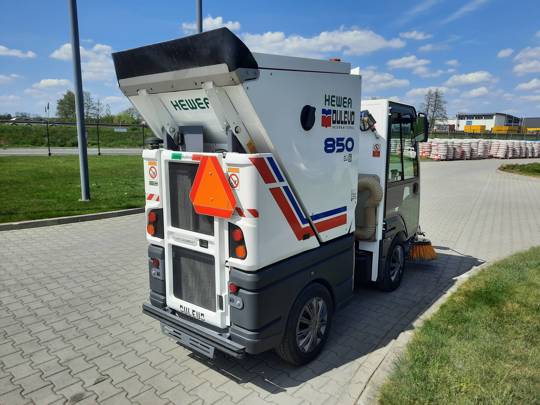 Dulevo 850 ride-on sweeper