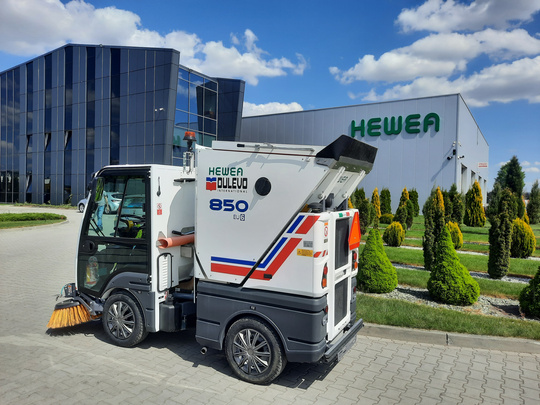 Dulevo 850 ride-on sweeper