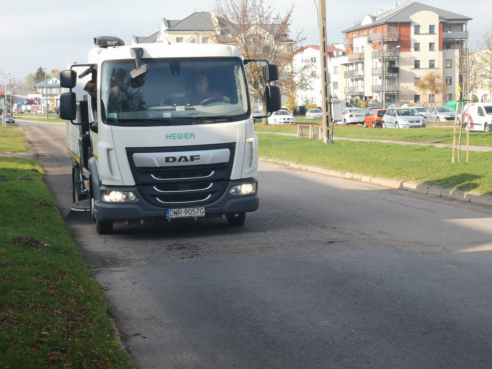 Challenger MT4H-Kehrmaschine auf DAF LF 180-Fahrgestell