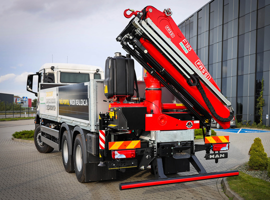 MAN TGS 26.440 6×4 with HDS crane FASSI F195A.1.23 and box body