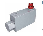 Three-way combination flow controller with pressure compensation
